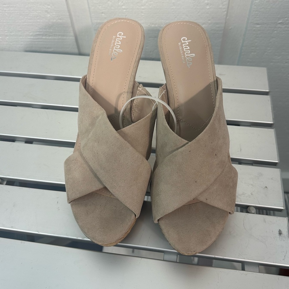 Charles by Charles David Tan LATRICE WEDGE Size 11M NWOT